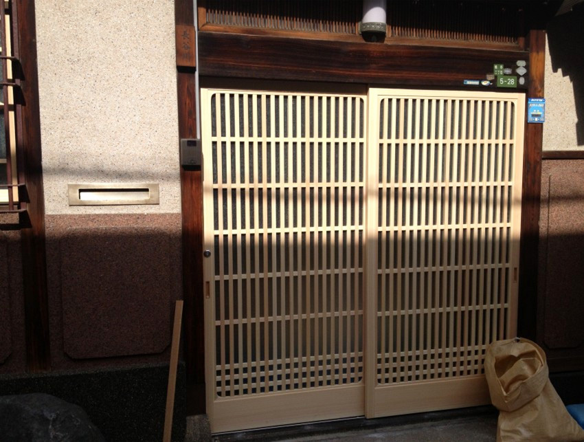 木製高級玄関扉　大阪